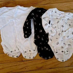 4 Long Sleeve Carter Onsies - Newborn Size.